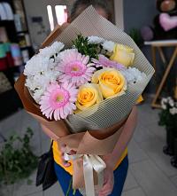 Букет цветов из:  Герберы, Розы и Хризантемы в Первомайское Ленинградская область