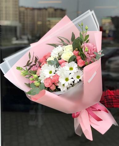 Букет цветов из: Розы, Лизиантусы и Хризантемы в Первомайское Ленинградская область